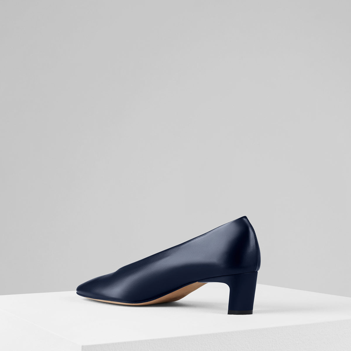 Load image into Gallery viewer, Clara Pumps in Midnight Blu