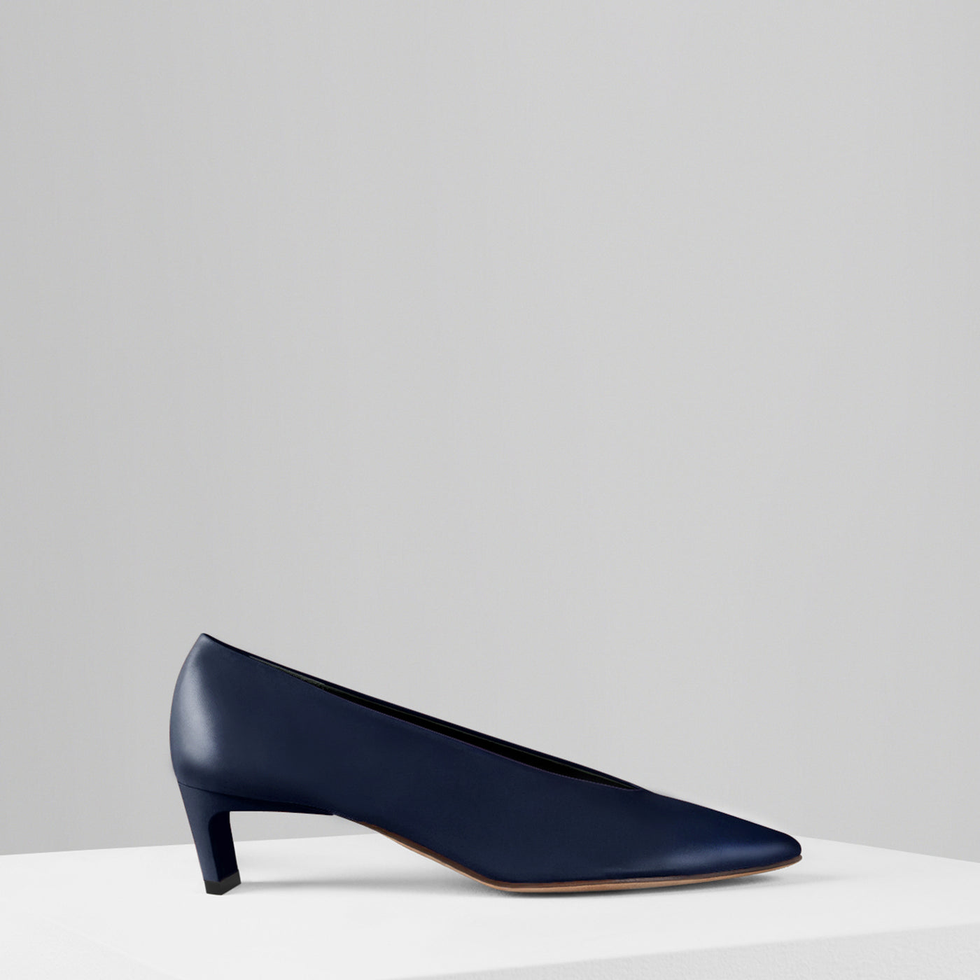 Load image into Gallery viewer, Clara Pumps in Midnight Blu