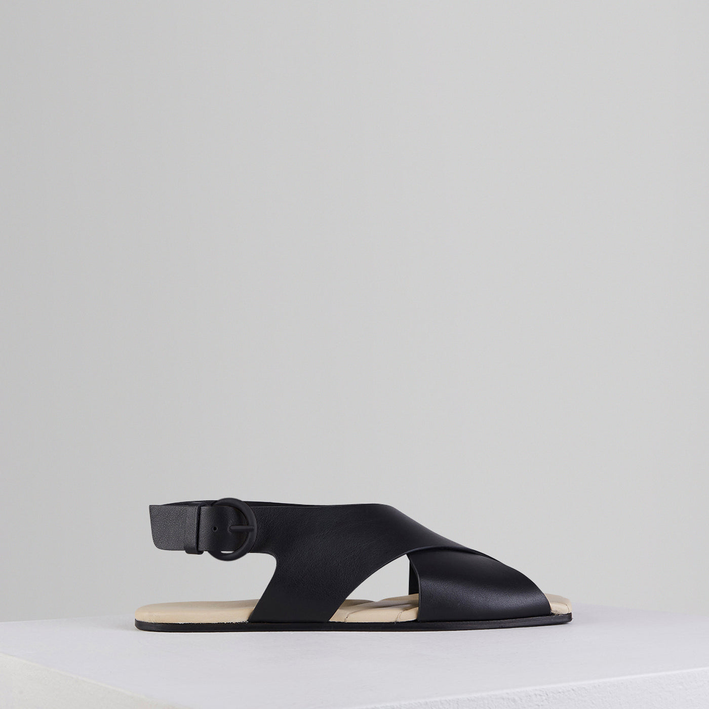 Load image into Gallery viewer, Camilla Slingbacks in Nero