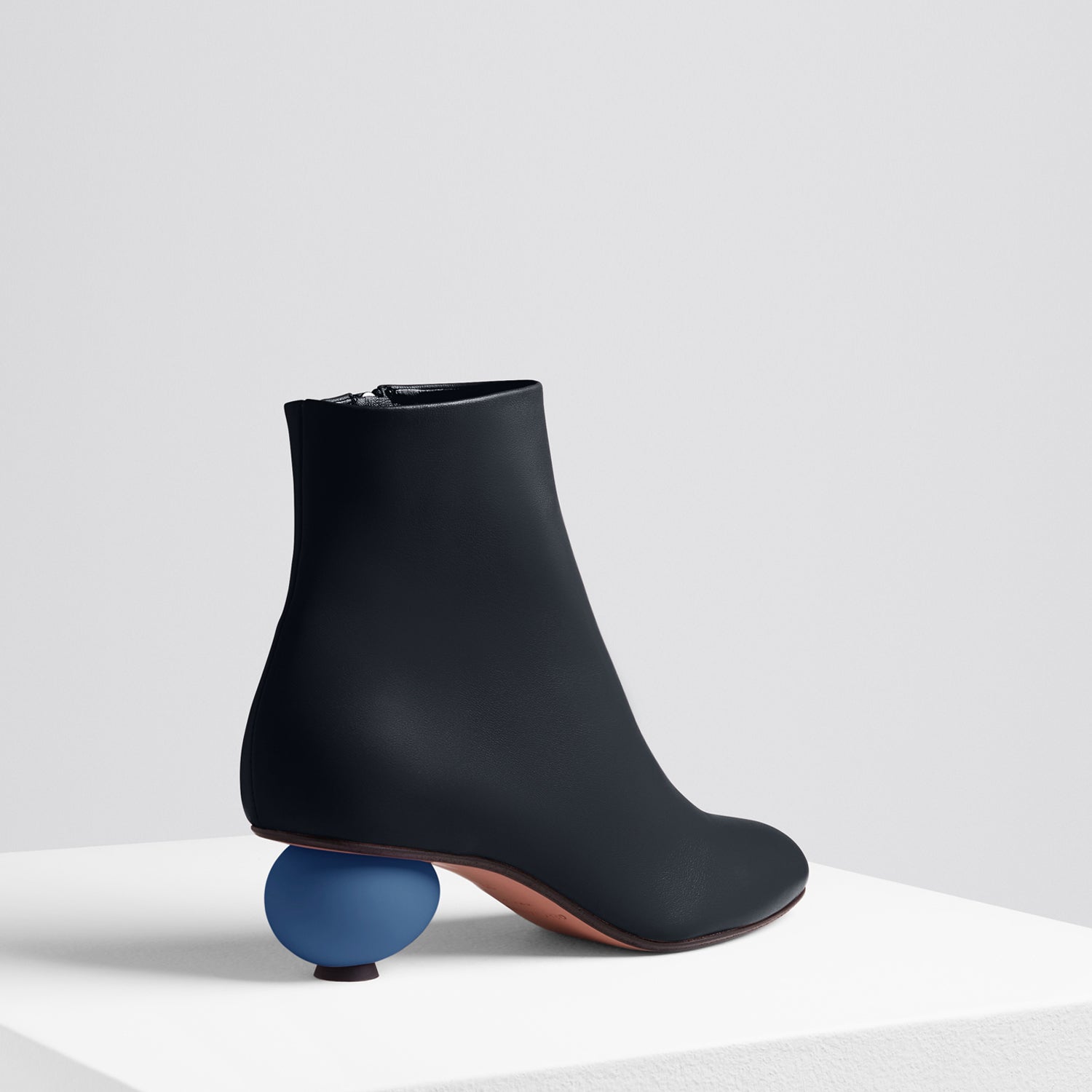 Egg Boots in Nero Midnight