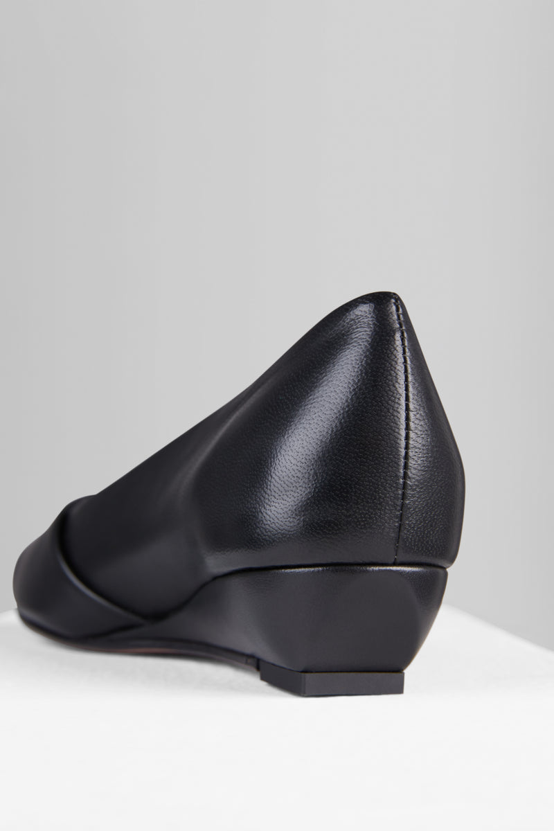 Load image into Gallery viewer, NUVOLA PUMPS IN NERO