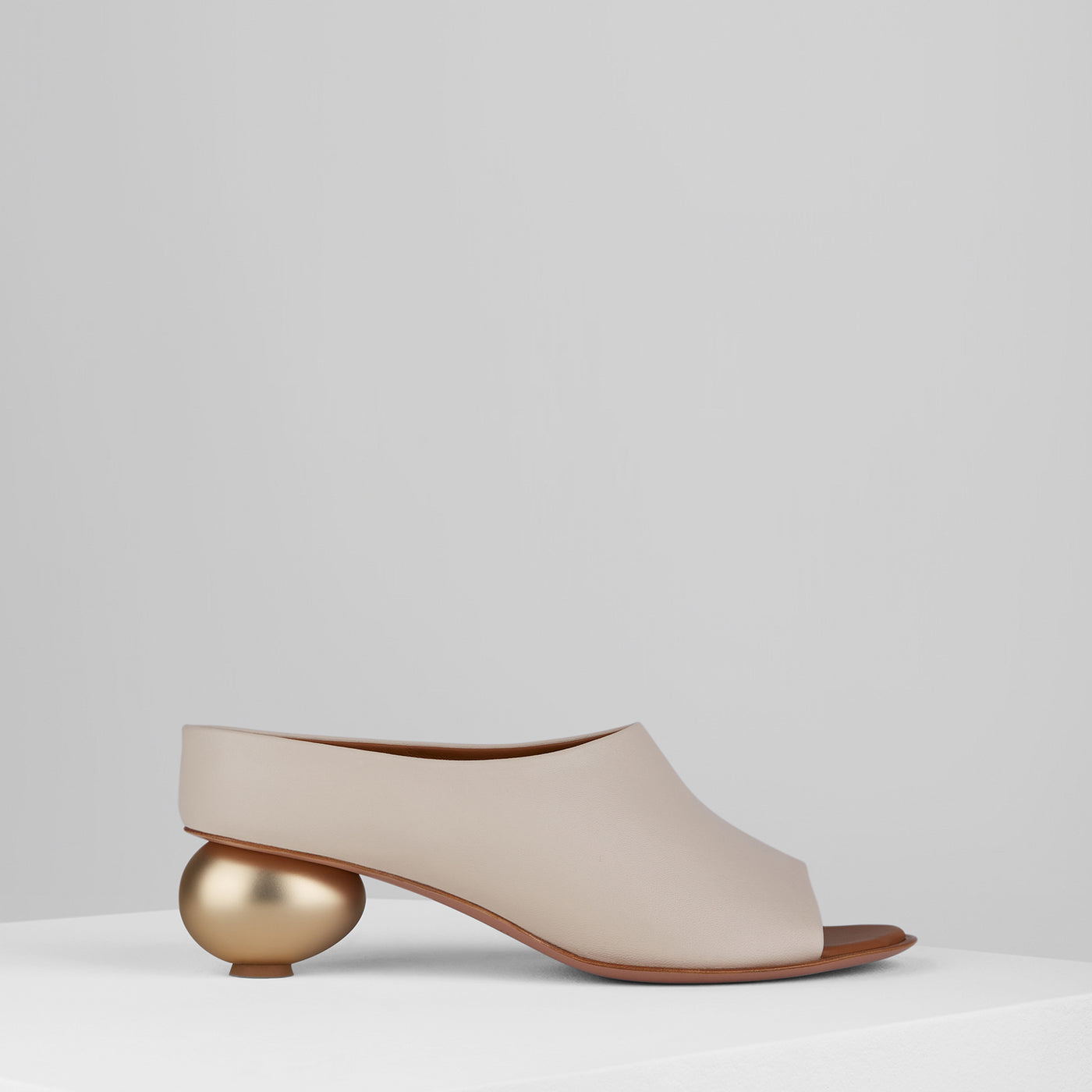 Load image into Gallery viewer, Egg Sandals in Cera