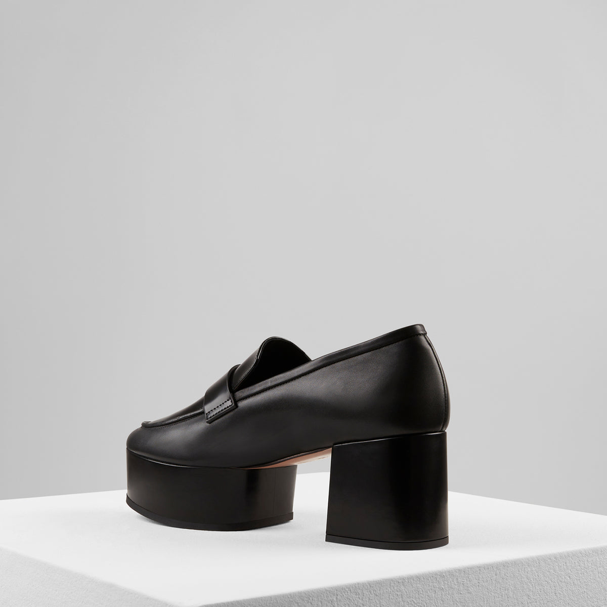 Load image into Gallery viewer, Myla Loafers in Nero