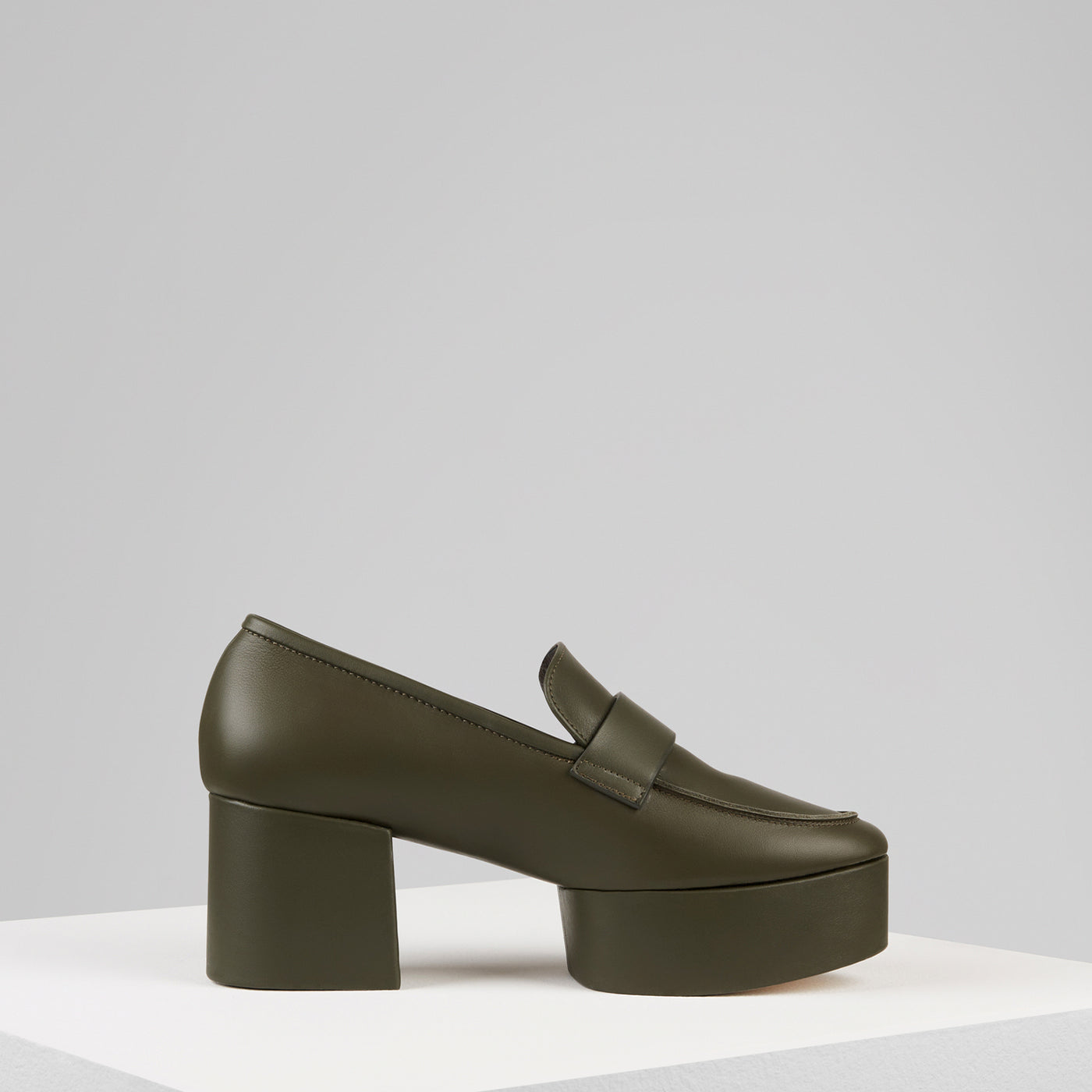 Load image into Gallery viewer, Myla Loafers in Oliva