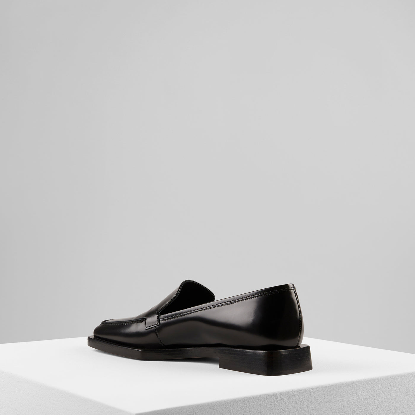 Load image into Gallery viewer, Zoe Loafers in Nero