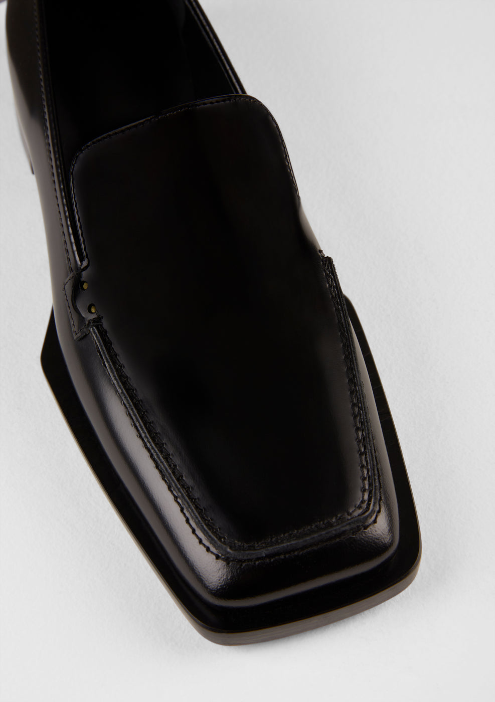 Load image into Gallery viewer, Zoe Loafers in Nero