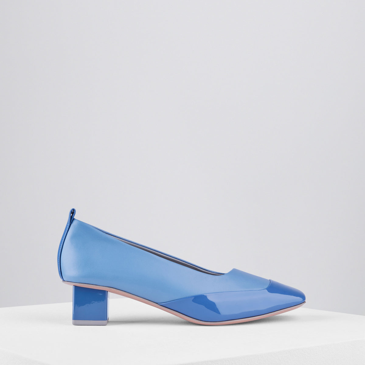 Load image into Gallery viewer, Onda Pumps in Pervinca