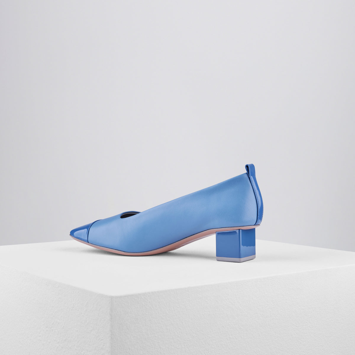 Load image into Gallery viewer, Onda Pumps in Pervinca