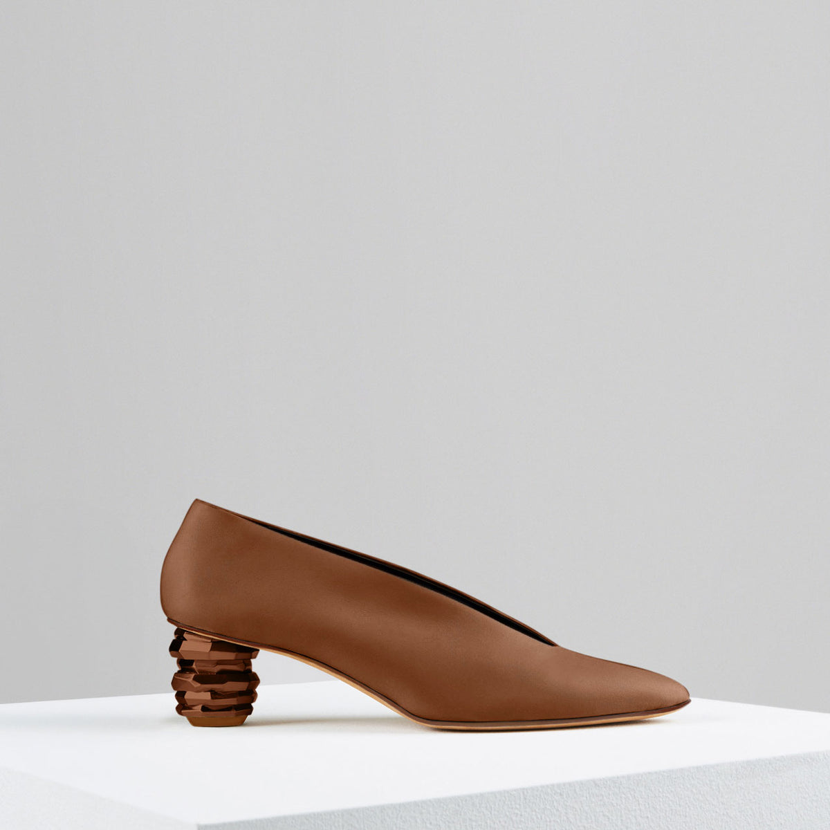 Load image into Gallery viewer, Gemma Pumps in Cacao