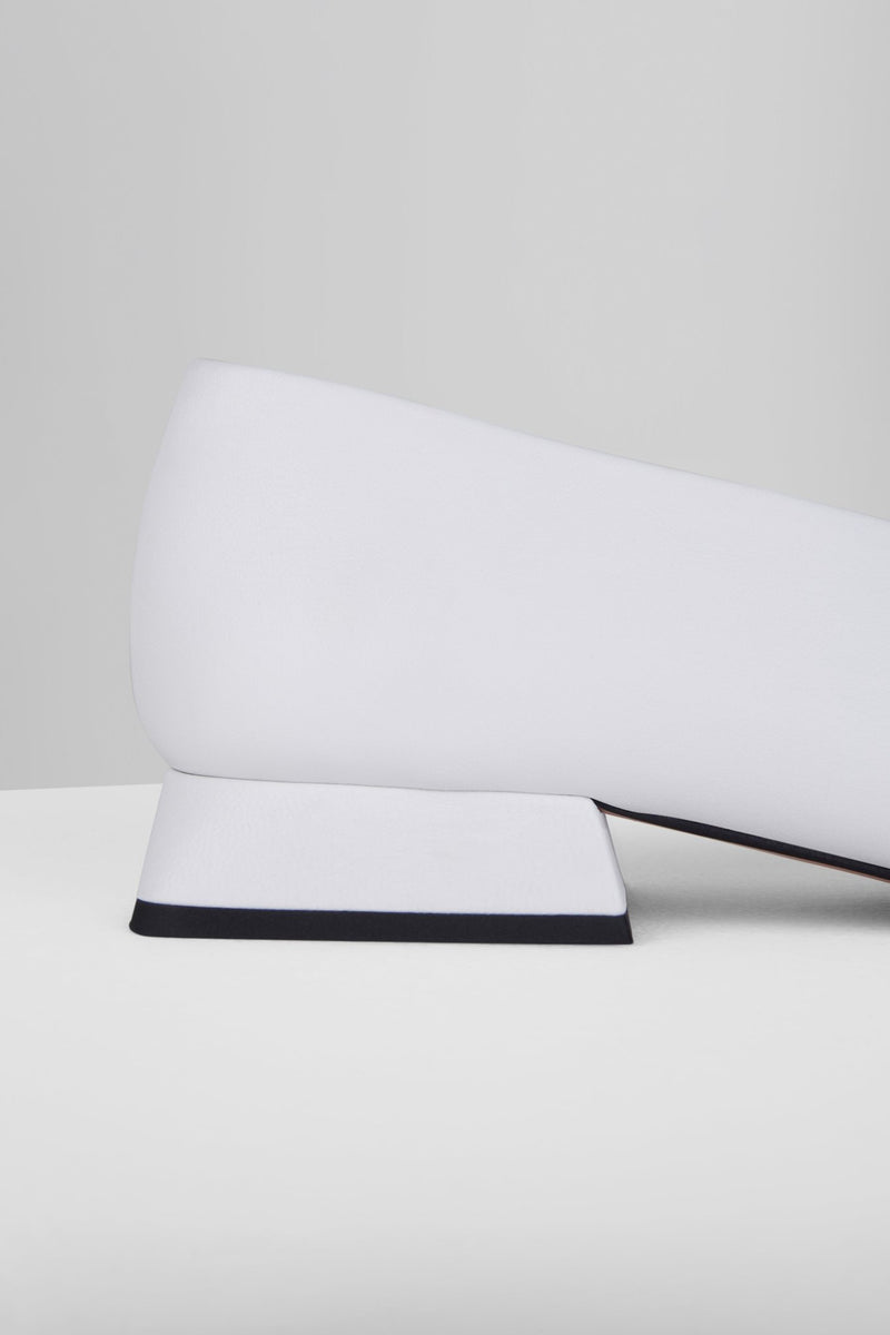 Load image into Gallery viewer, Buco Flats in Bianco - BUCF2