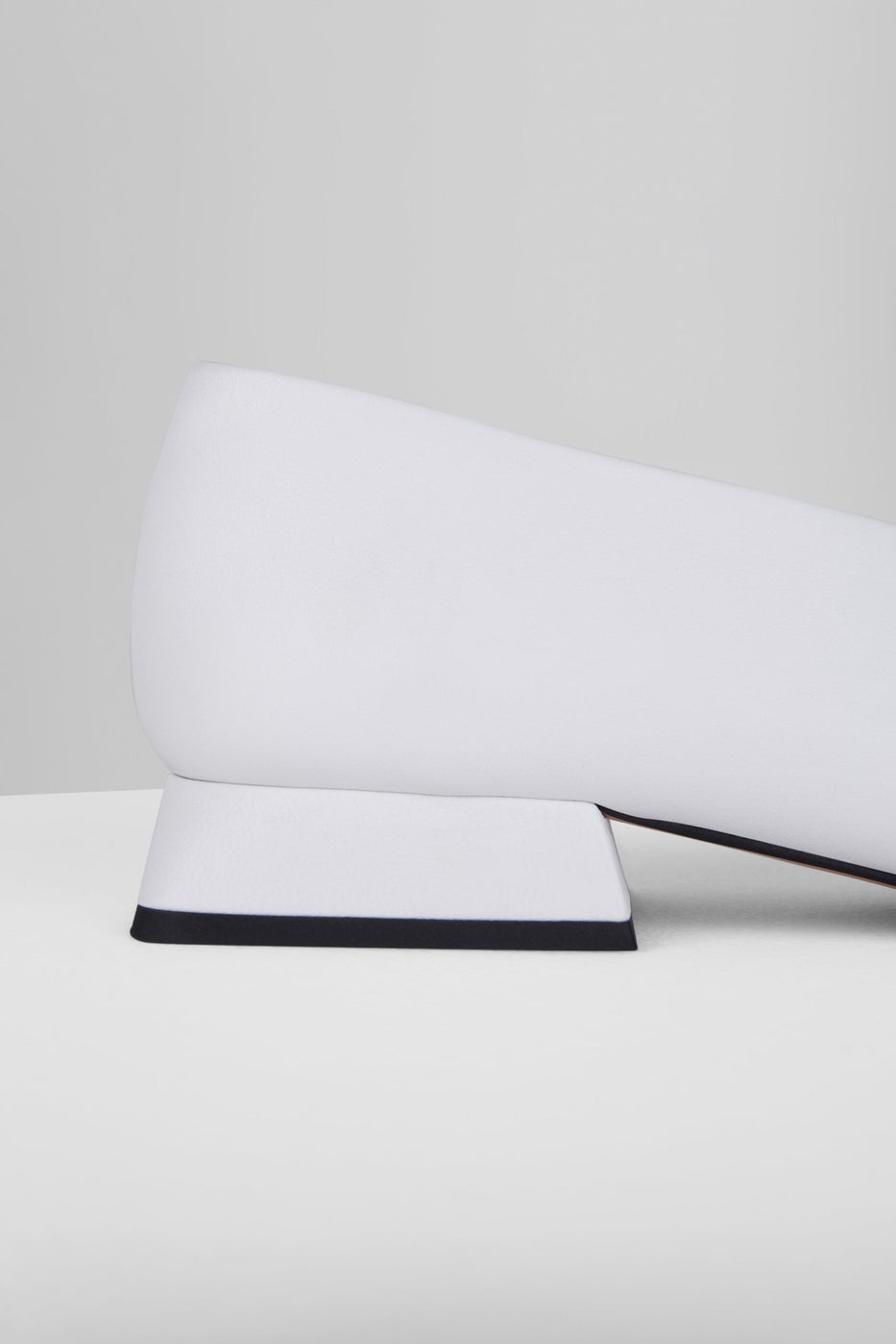 Load image into Gallery viewer, Buco Flats in Bianco - BUCF2