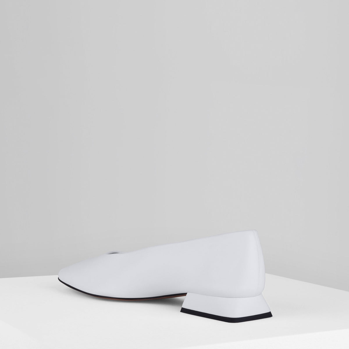 Load image into Gallery viewer, Buco Flats in Bianco - BUCF2