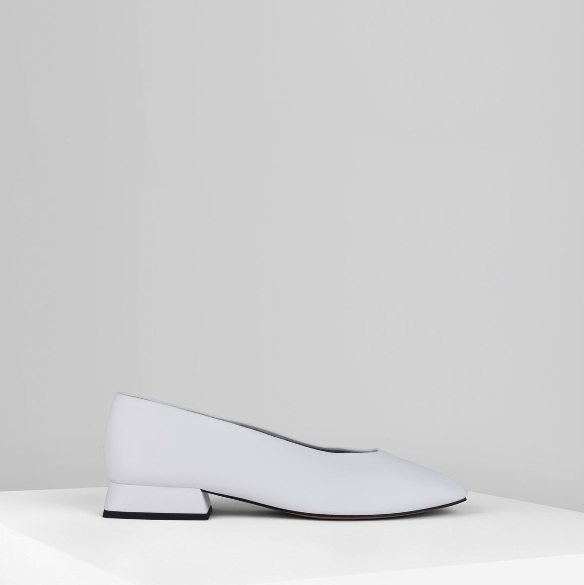 Load image into Gallery viewer, Buco Flats in Bianco - BUCF2