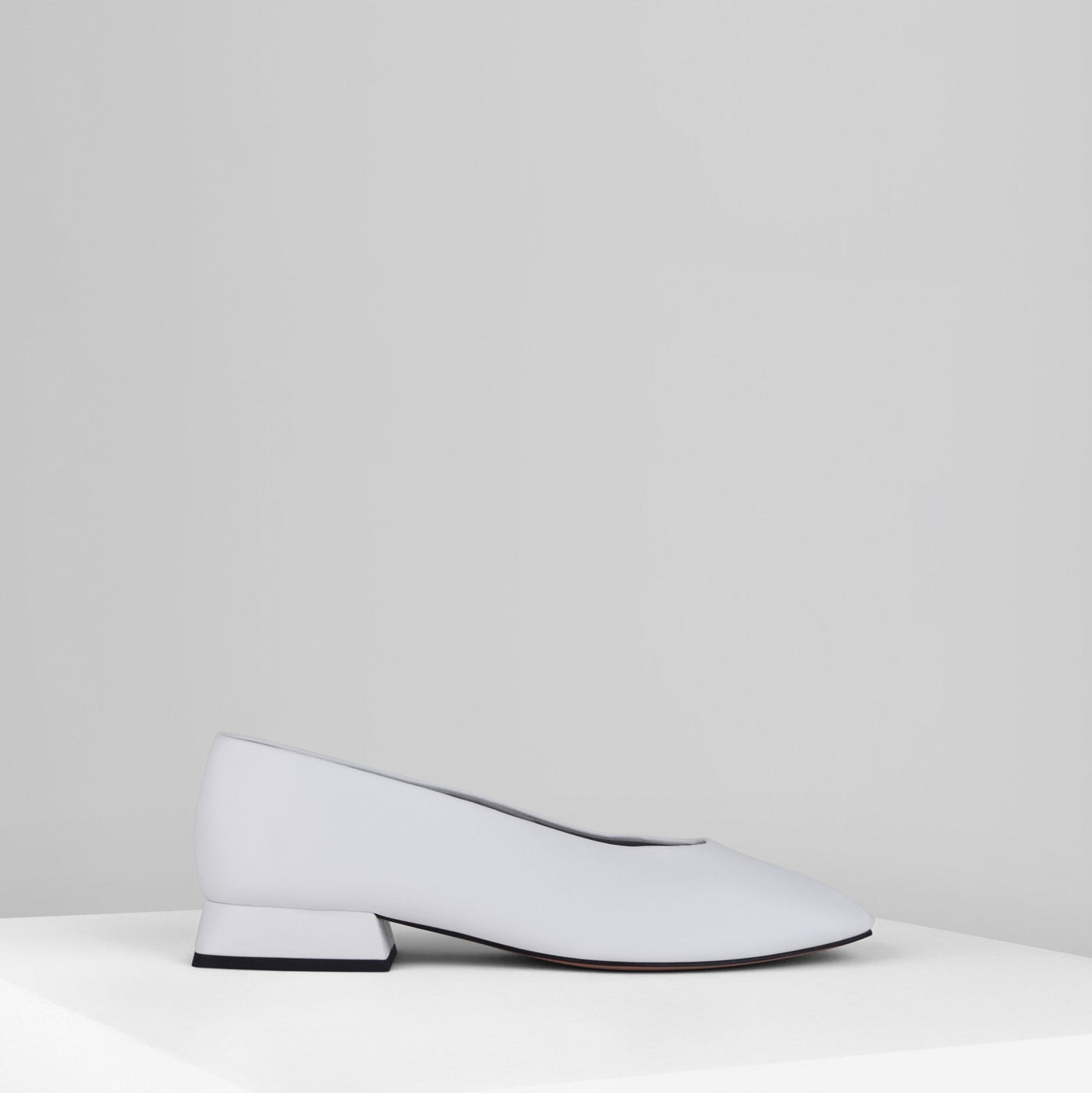 Load image into Gallery viewer, Buco Flats in Bianco - BUCF2