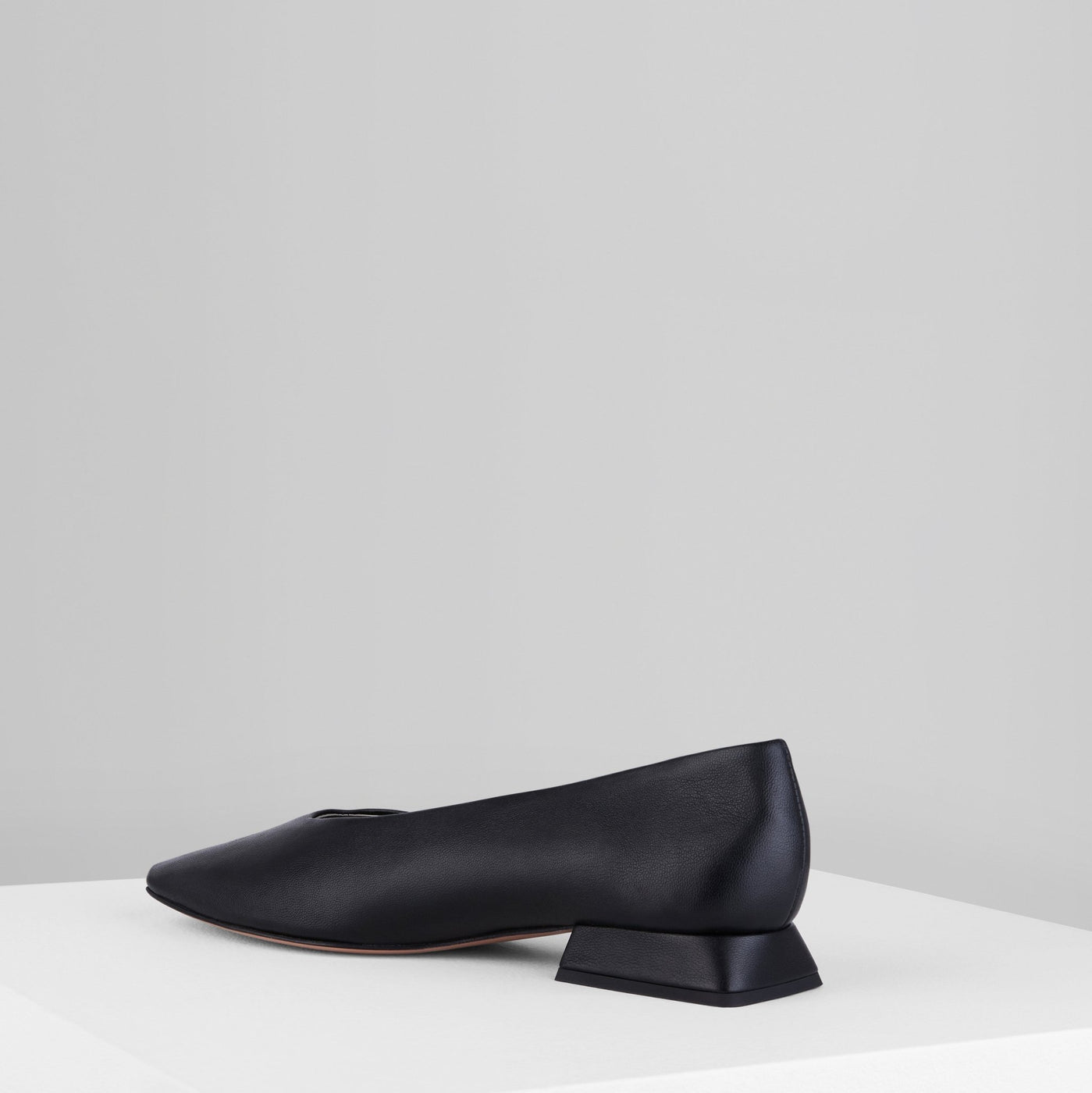 Load image into Gallery viewer, Buco Flats in Nero - BUCF3