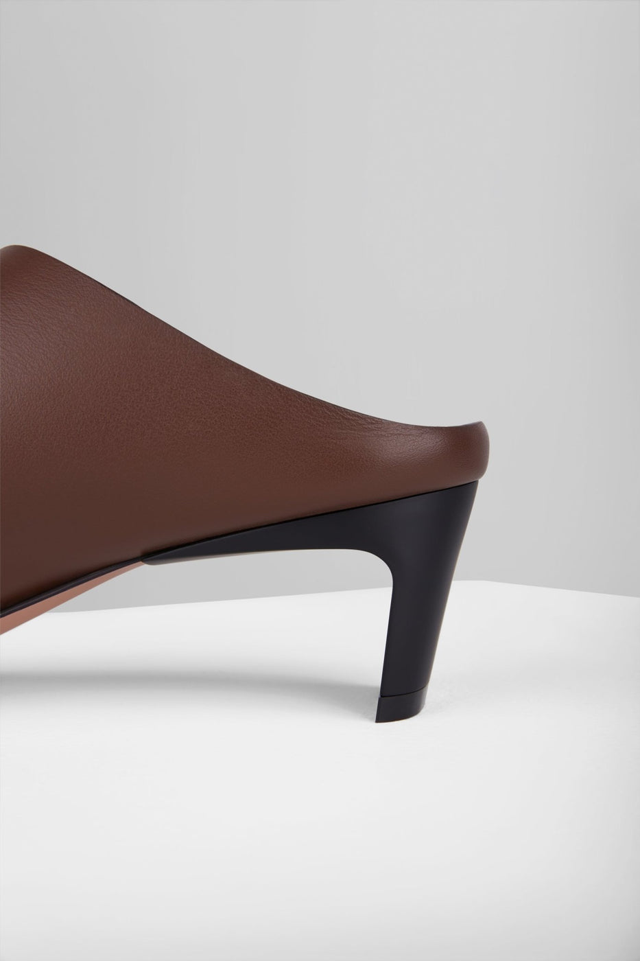 Load image into Gallery viewer, Canvas Mules in Bruciato Nero - CANVM5