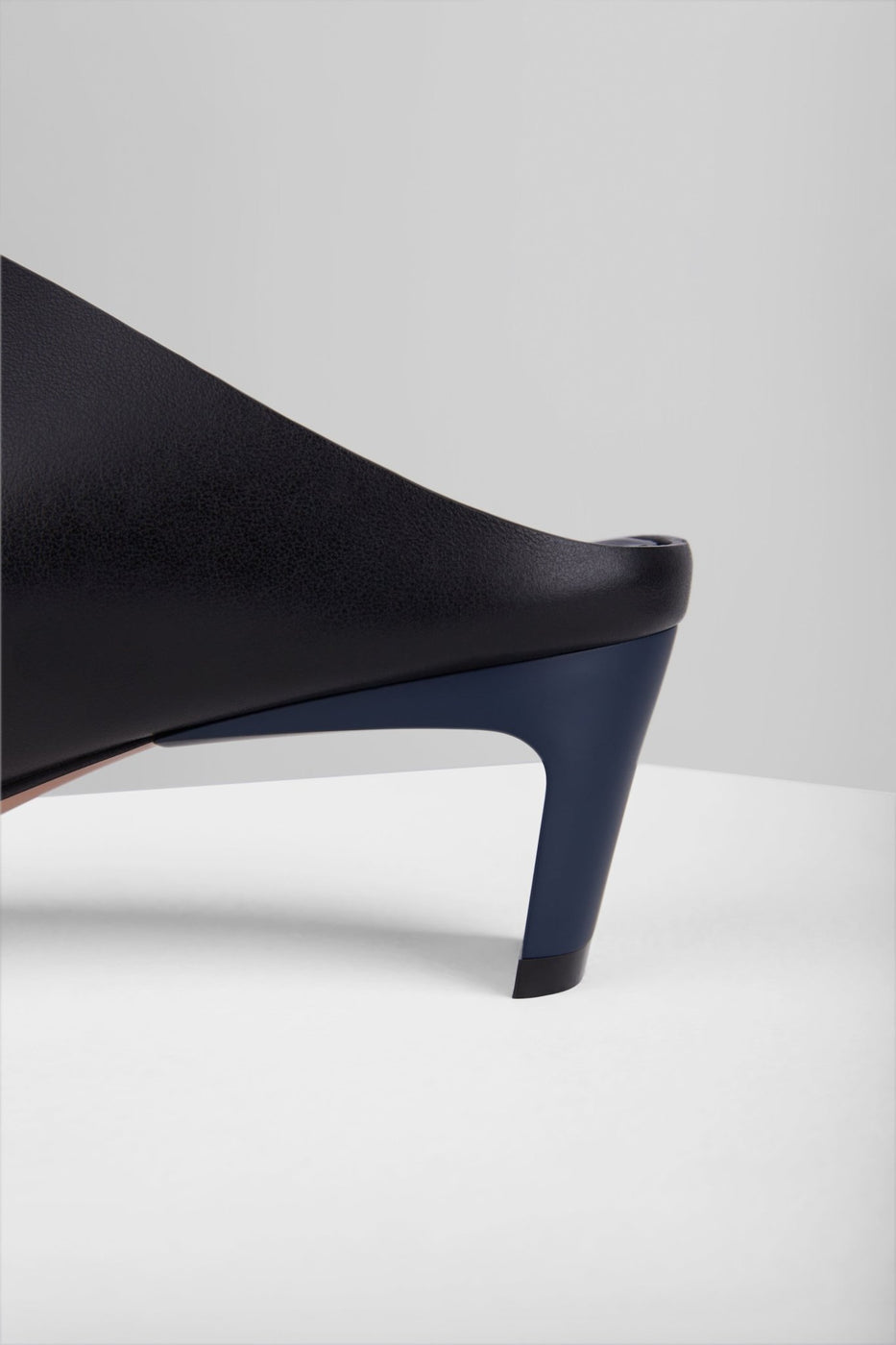 Load image into Gallery viewer, Canvas Mules in Nero Midnight - CANVM4