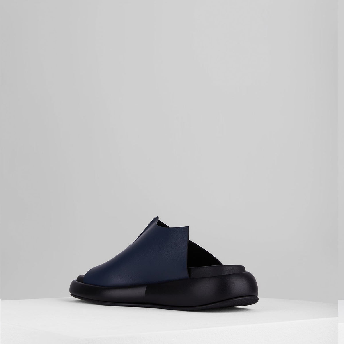 Charger l'image dans la galerie, Ciambella Sandals in Midnight Nero - CIAMBS2