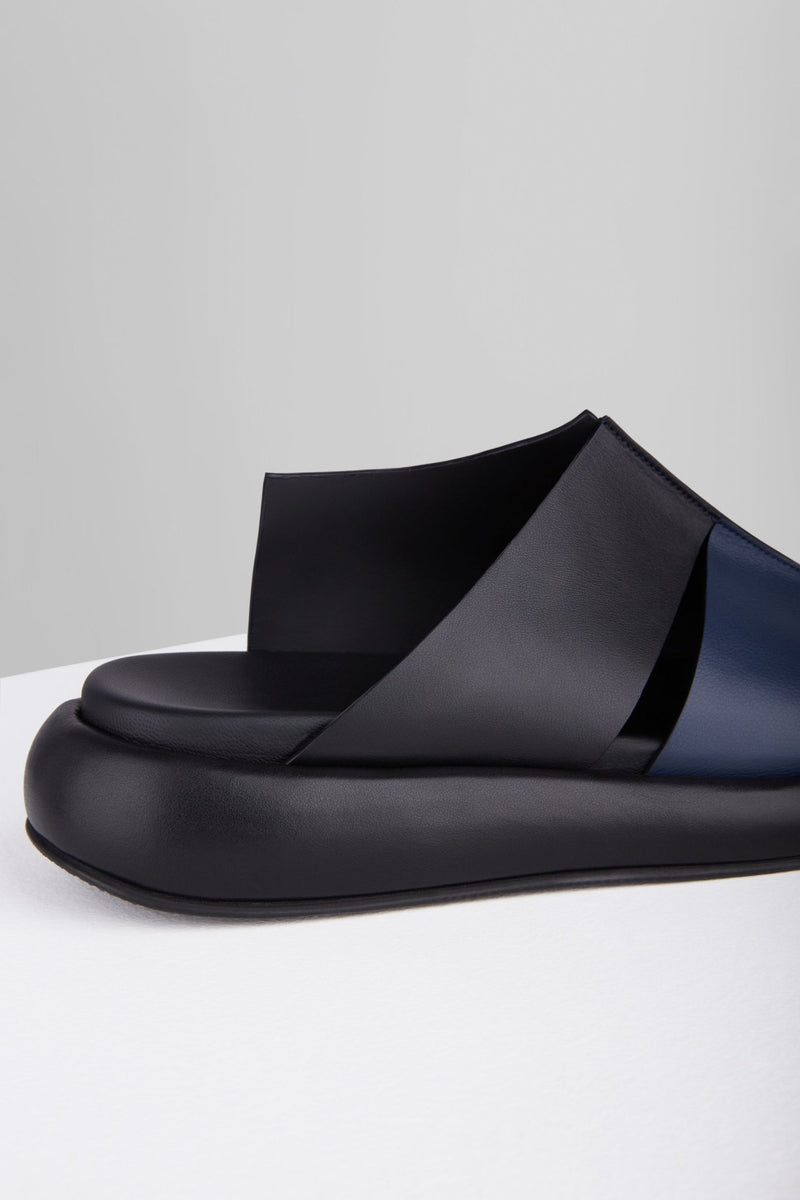 Charger l'image dans la galerie, Ciambella Sandals in Midnight Nero - CIAMBS2