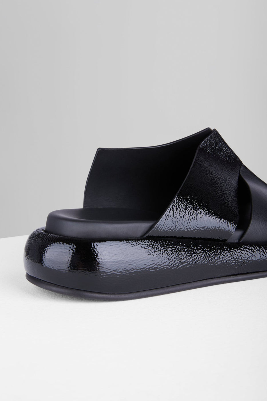 Charger l'image dans la galerie, Ciambella Sandals in Nero Vernice - CIAMBS1