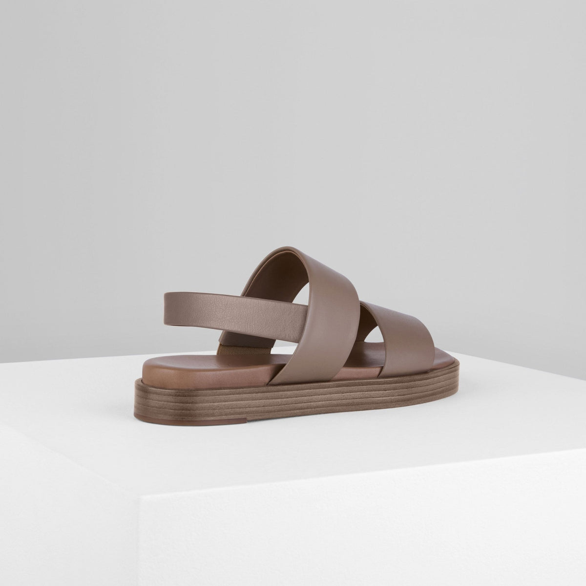 Load image into Gallery viewer, Diagonale Flatforms in Taupe - DIAGSB2