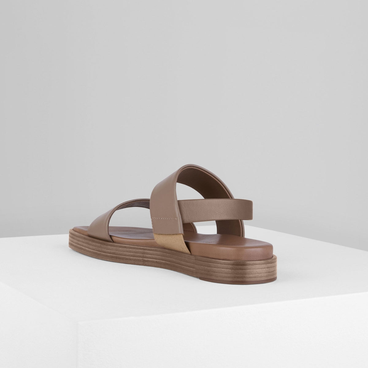 Load image into Gallery viewer, Diagonale Flatforms in Taupe - DIAGSB2