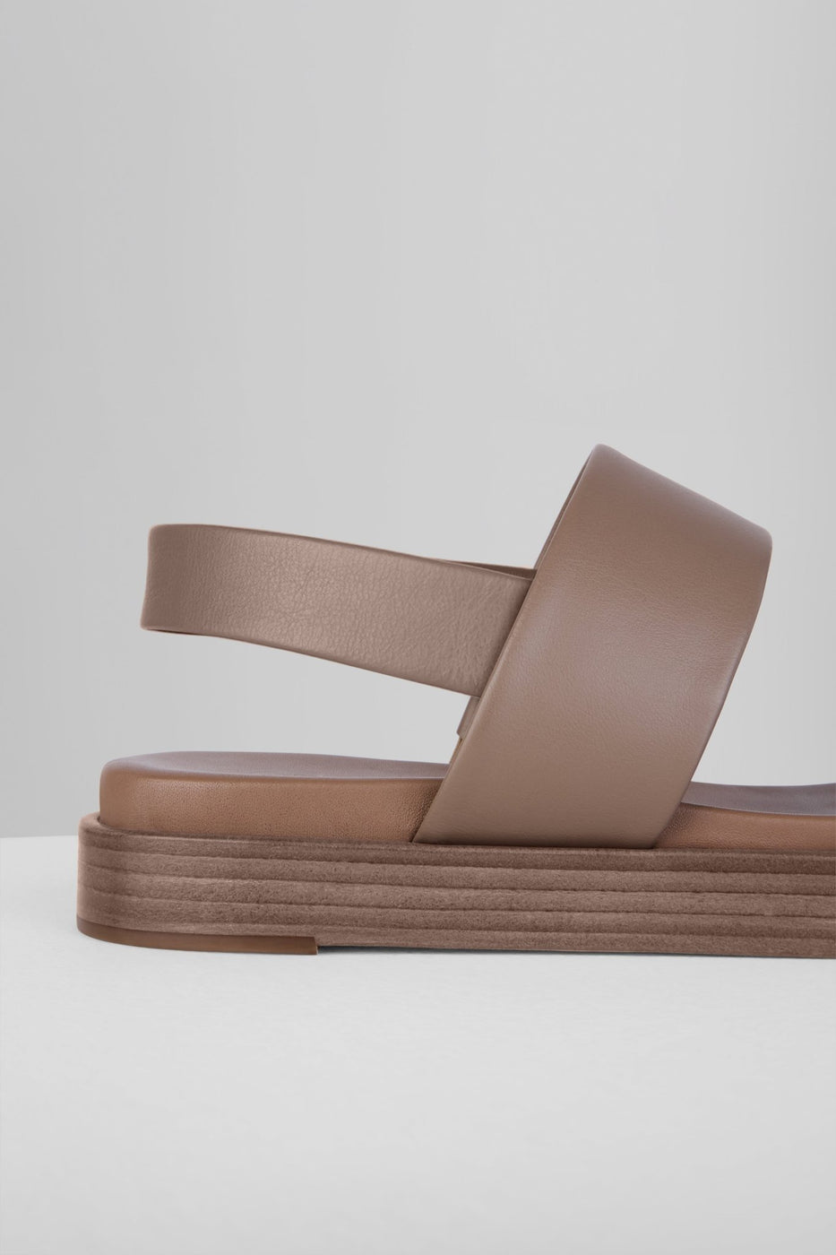 Load image into Gallery viewer, Diagonale Flatforms in Taupe - DIAGSB2