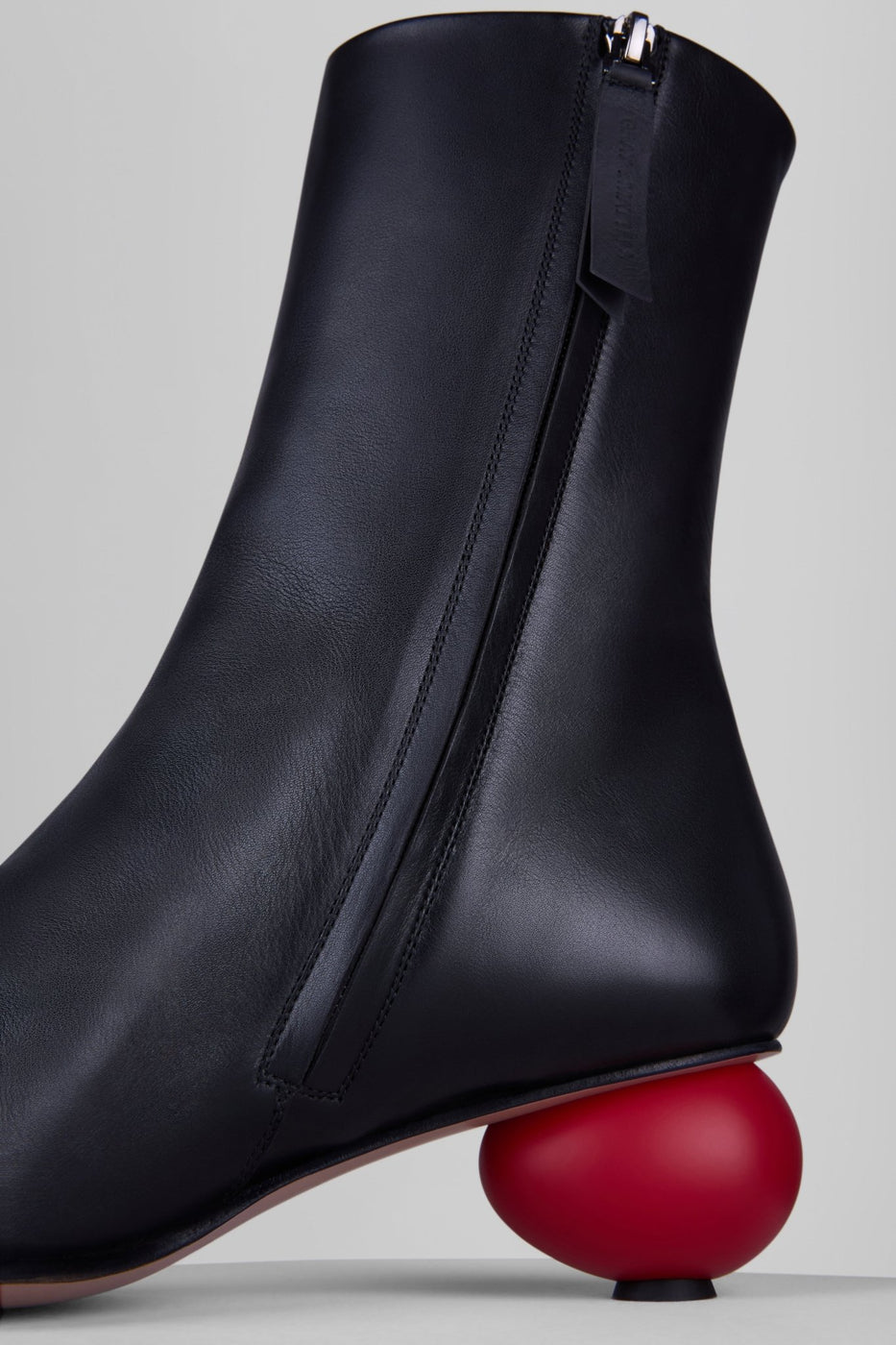 Load image into Gallery viewer, Egg Boots in Nero Rosso - DEGGB1