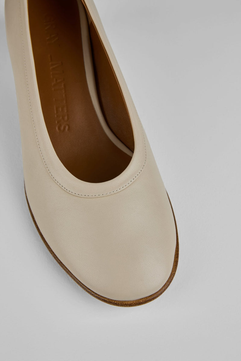 Load image into Gallery viewer, Egg Pumps in Cera - DEGGP6