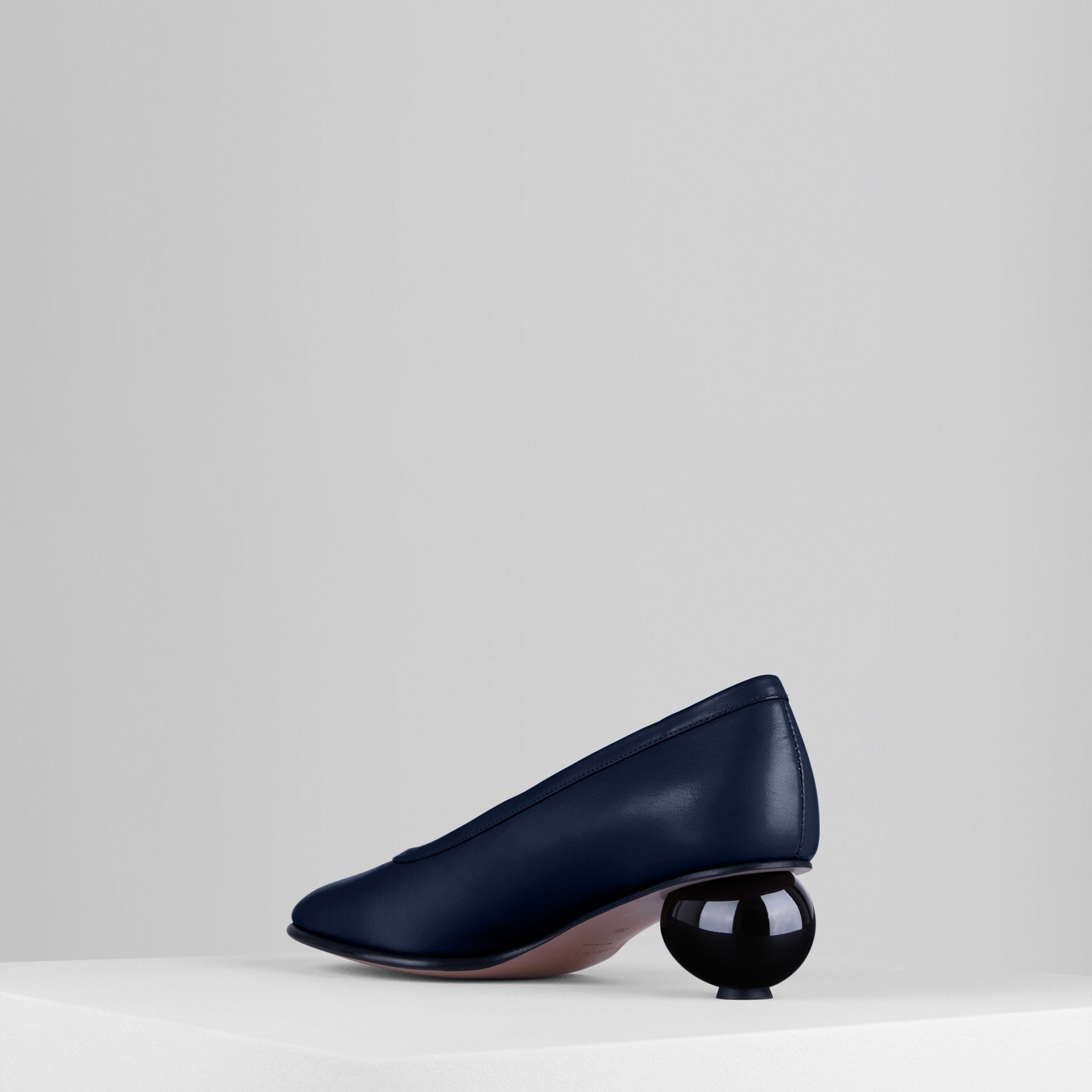 Egg Pumps in Midnight - DEGGP7