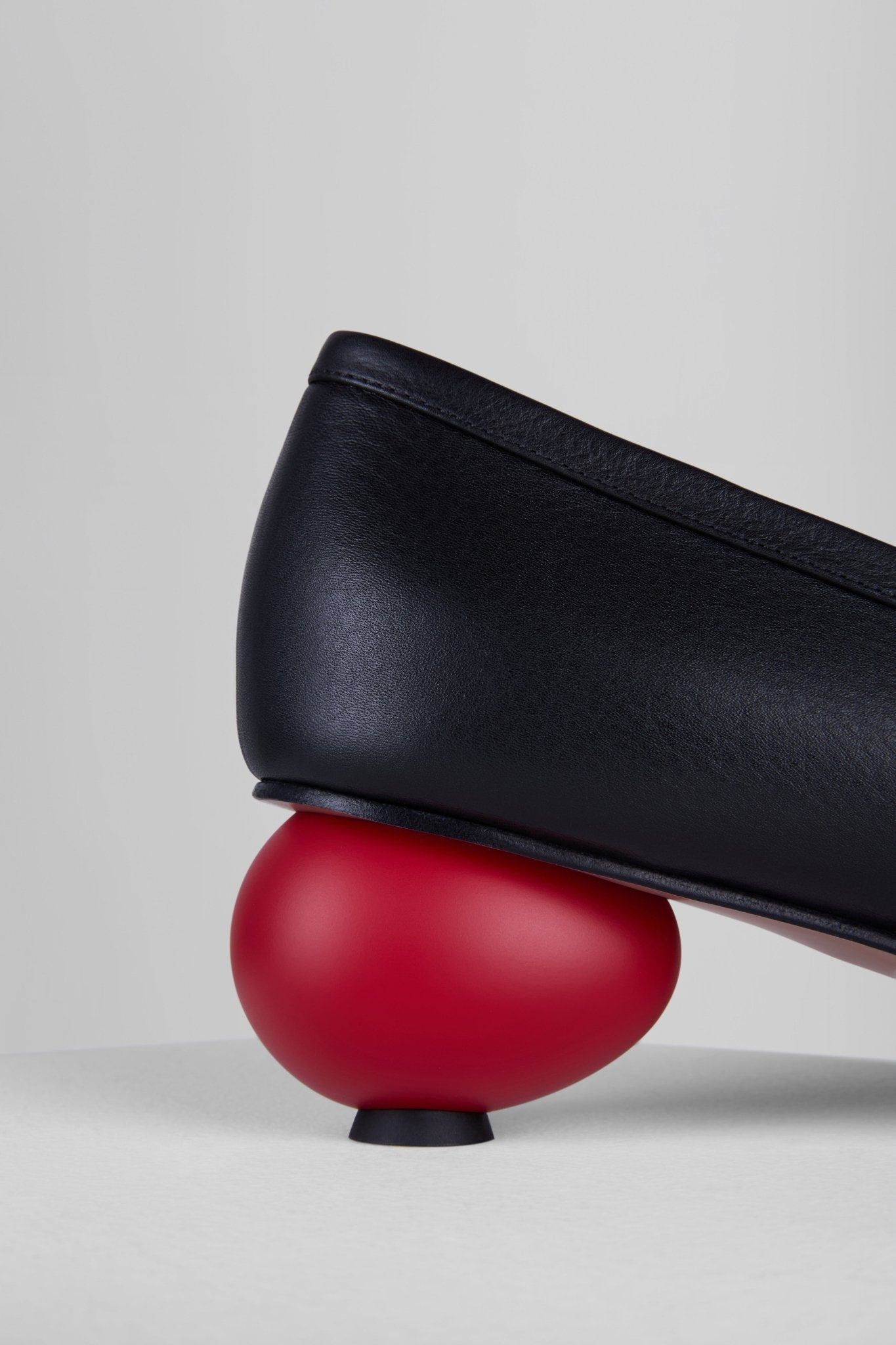 Egg Pumps in Nero Rosso - DEGGP1