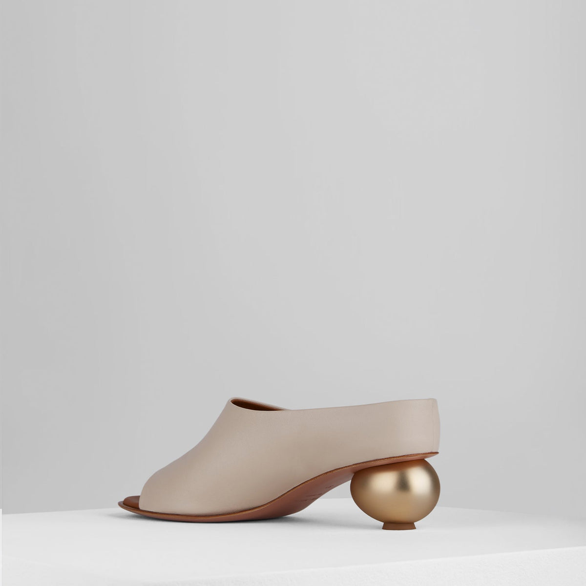 Carica l'immagine nel visualizzatore di Gallery, Egg Sandals in Cera - EGGS1