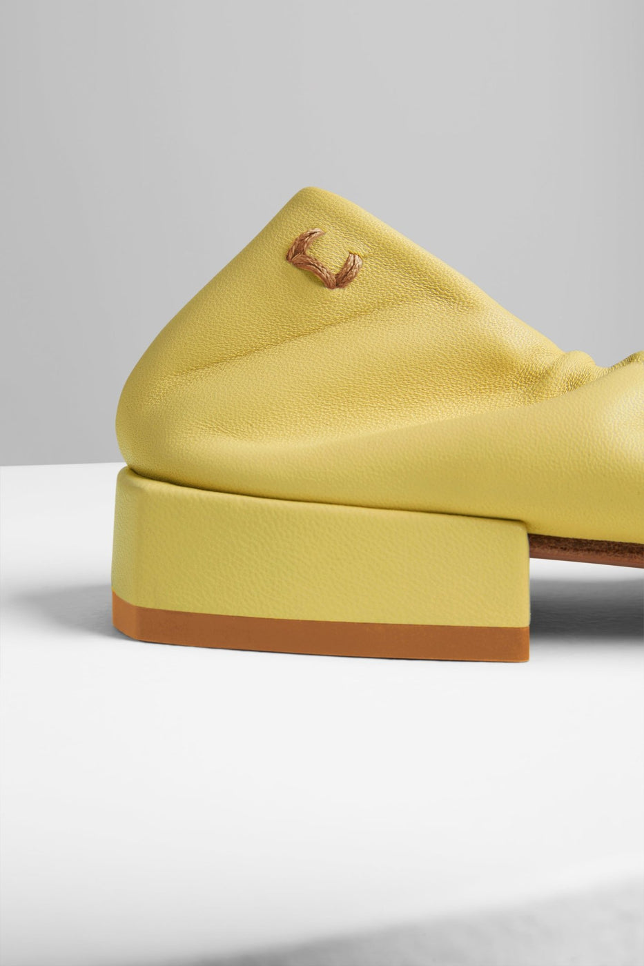 Load image into Gallery viewer, Gio Flats in Sole - GIOF6