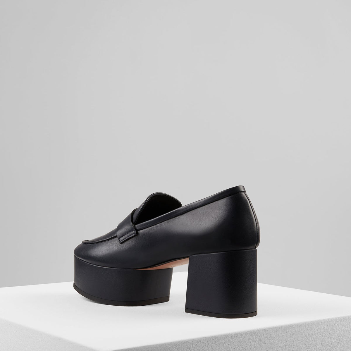 Load image into Gallery viewer, Myla Loafers in Abisso - MYLL1