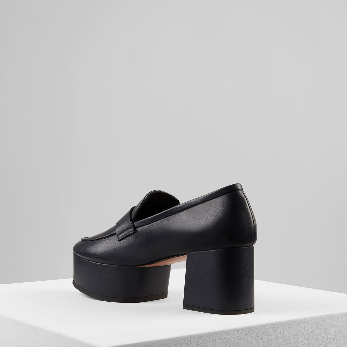 Load image into Gallery viewer, Myla Loafers in Abisso - MYLL1