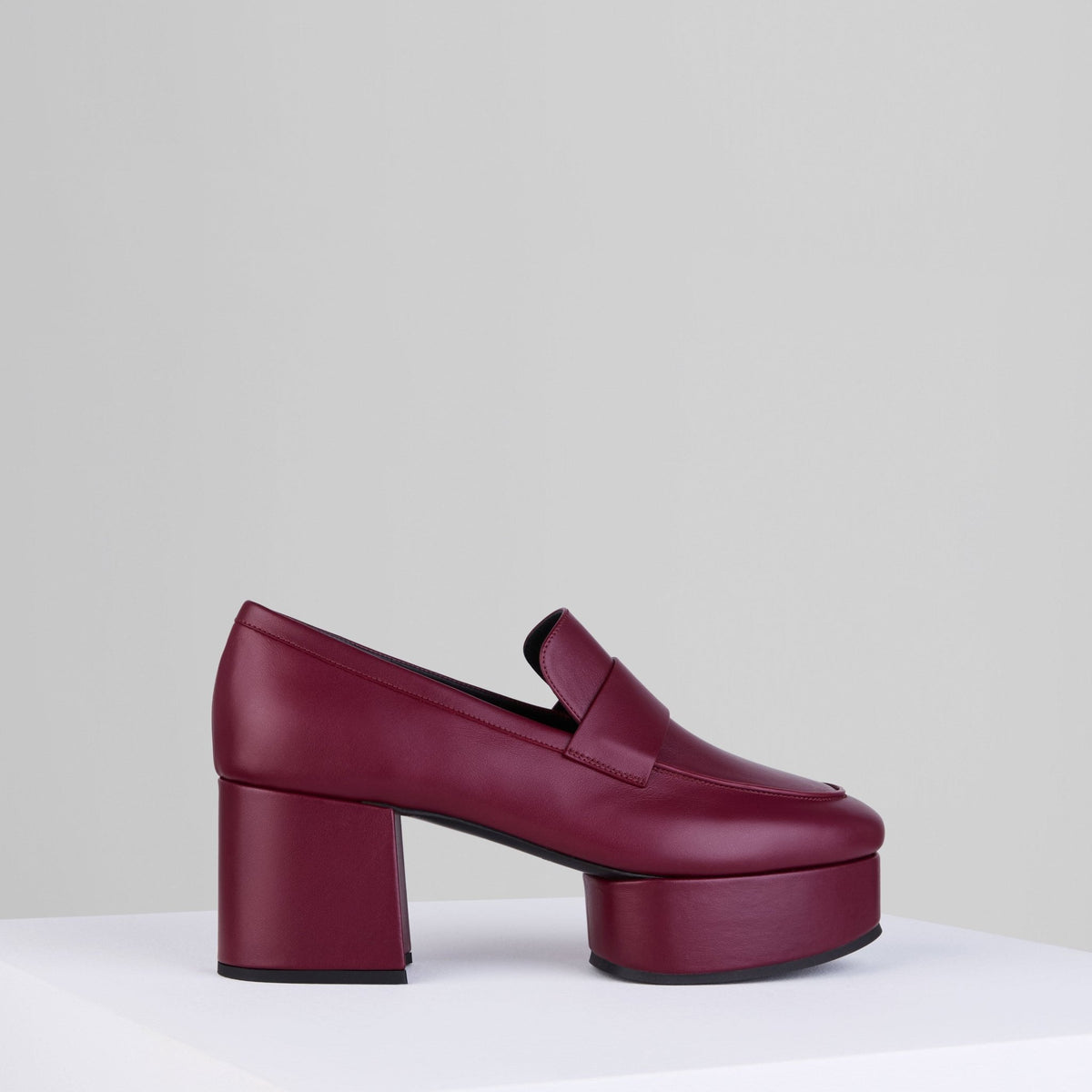 Load image into Gallery viewer, Myla Loafers in Vino - MYLL4