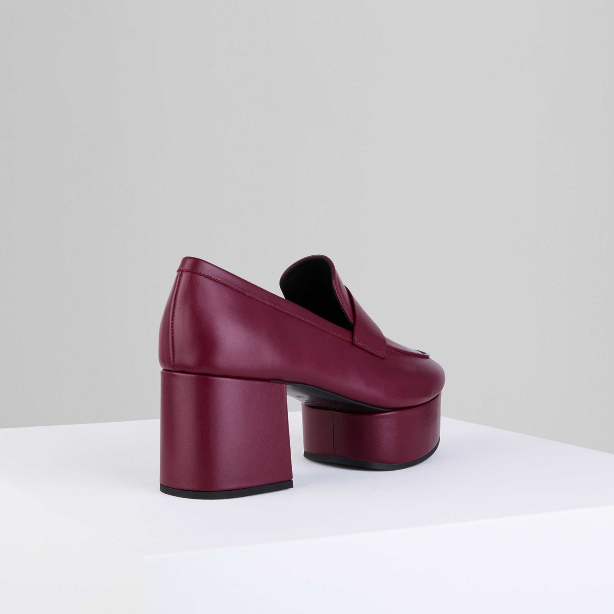 Load image into Gallery viewer, Myla Loafers in Vino - MYLL4