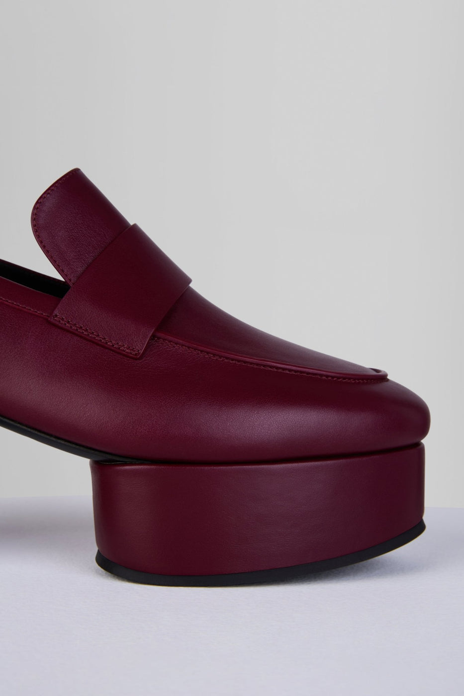 Load image into Gallery viewer, Myla Loafers in Vino - MYLL4