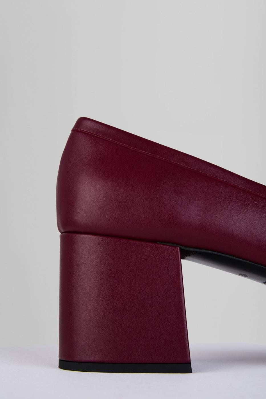 Load image into Gallery viewer, Myla Loafers in Vino - MYLL4