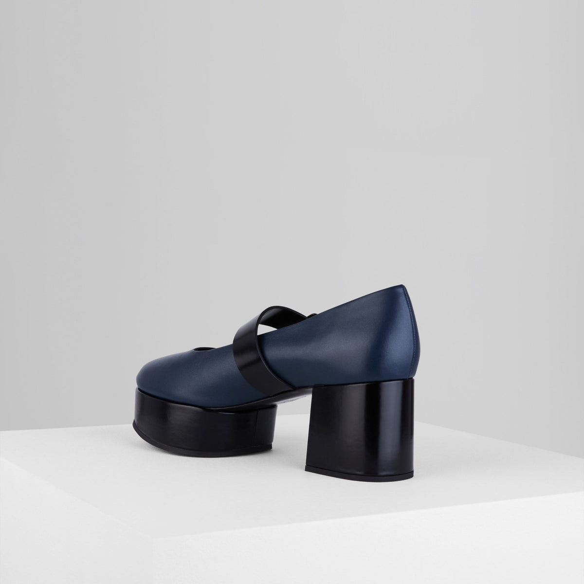 Carica l'immagine nel visualizzatore di Gallery, Myla Mary Jane in Midnight - MYLMJ4