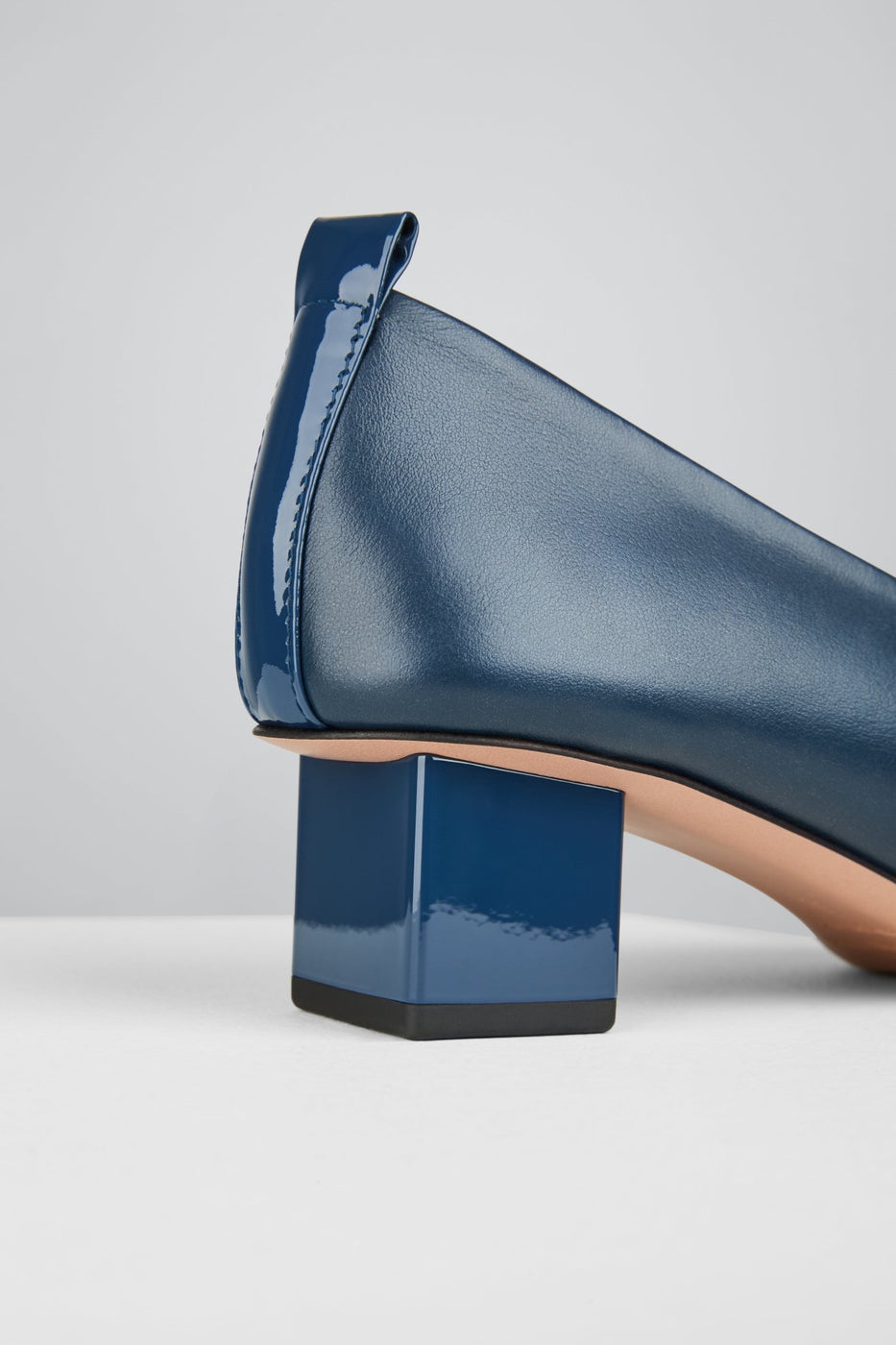 将图片加载到图库查看器，Onda Pumps in Midnight - ONDP3