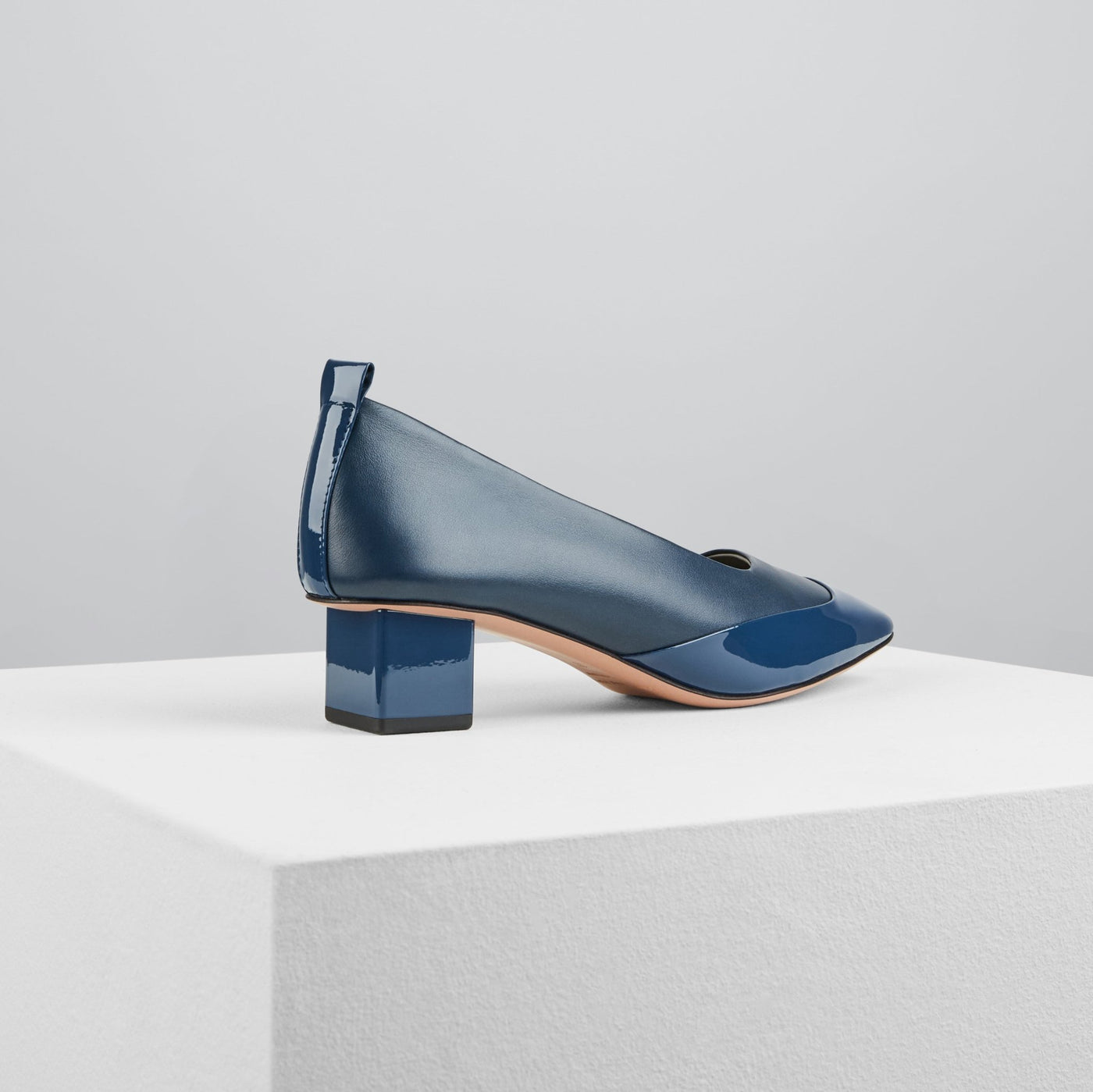 将图片加载到图库查看器，Onda Pumps in Midnight - ONDP3