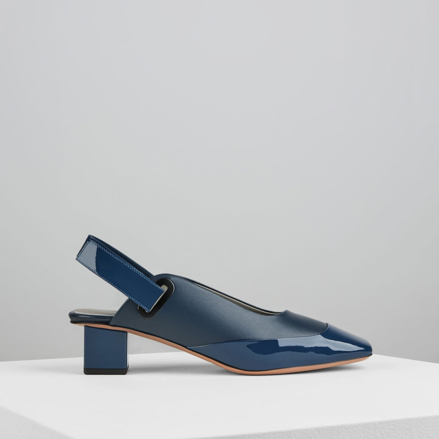 Load image into Gallery viewer, Onda Slingback in Midnight - ONDSL2