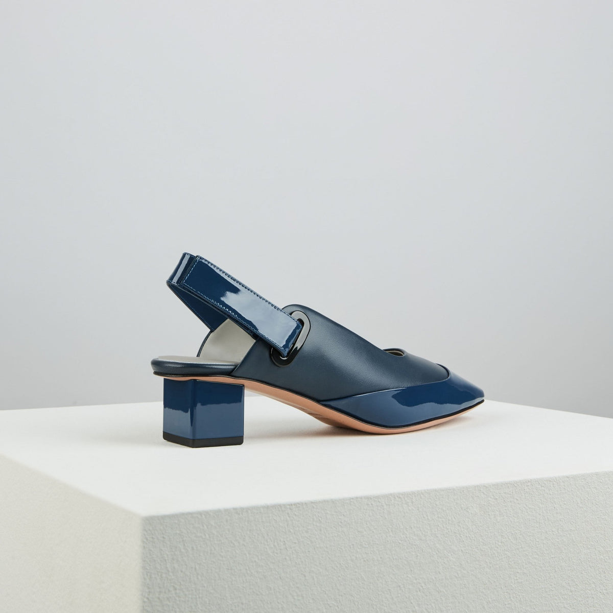 Load image into Gallery viewer, Onda Slingback in Midnight - ONDSL2