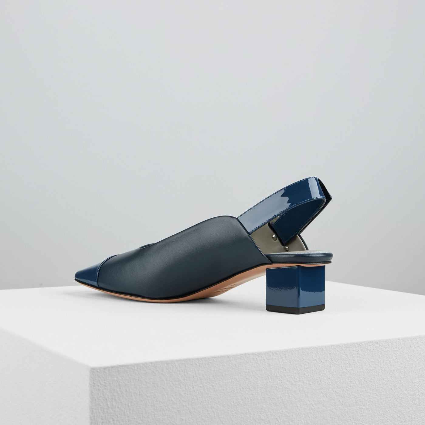 Load image into Gallery viewer, Onda Slingback in Midnight - ONDSL2