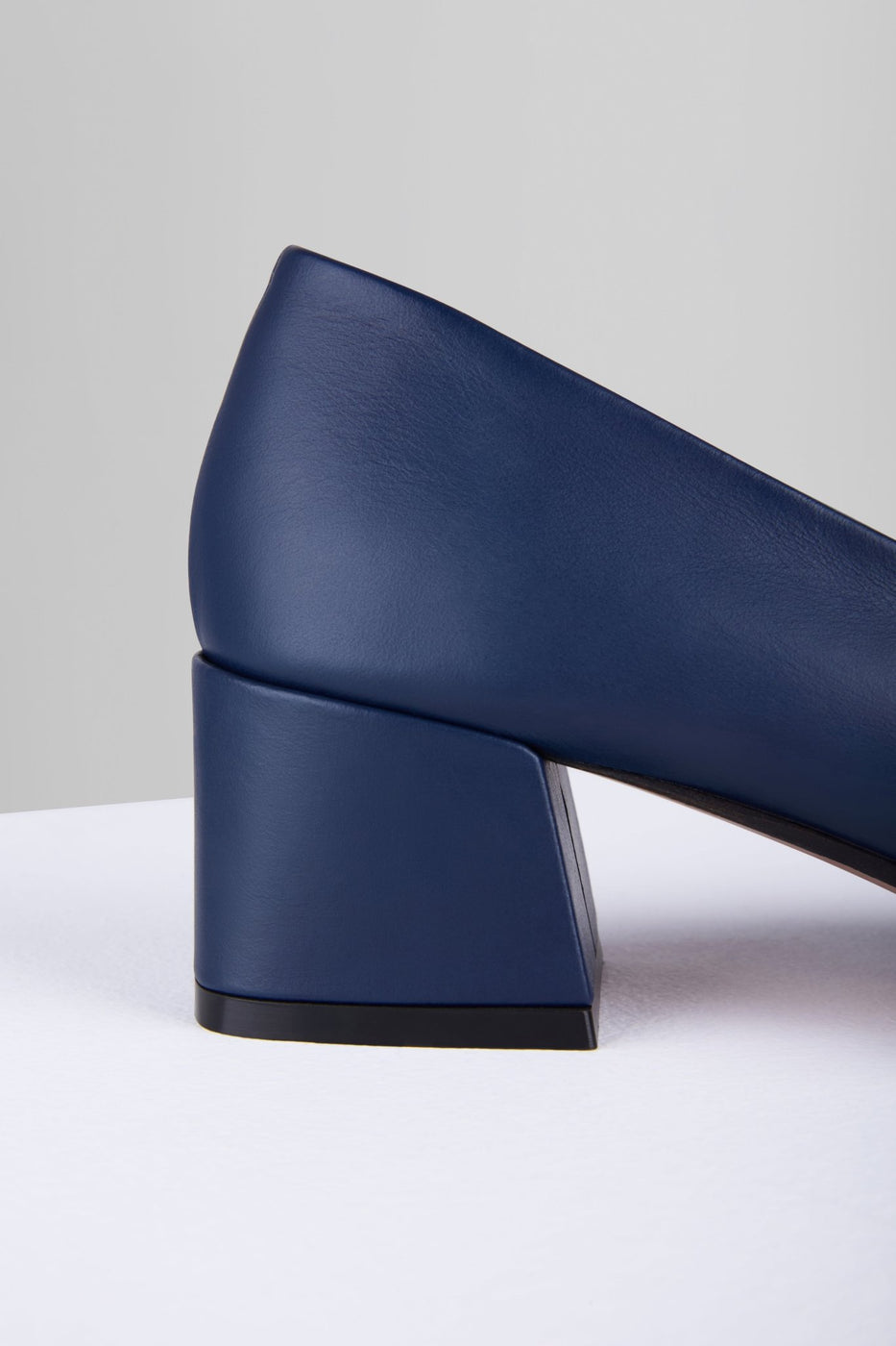 Carica l'immagine nel visualizzatore di Gallery, Rebecca Mary Jane in Midnight - REBMJ6