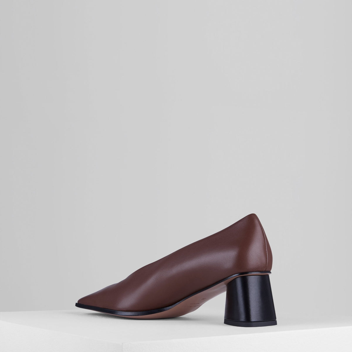 Carica l'immagine nel visualizzatore di Gallery, Spacco Pumps in Bruciato Nero - SPACP2