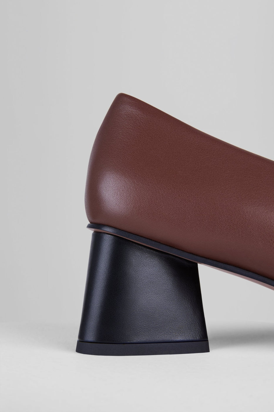 Carica l'immagine nel visualizzatore di Gallery, Spacco Pumps in Bruciato Nero - SPACP2