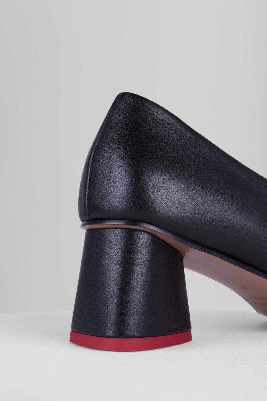 Carica l'immagine nel visualizzatore di Gallery, Spacco Pumps in Nero - SPACP1