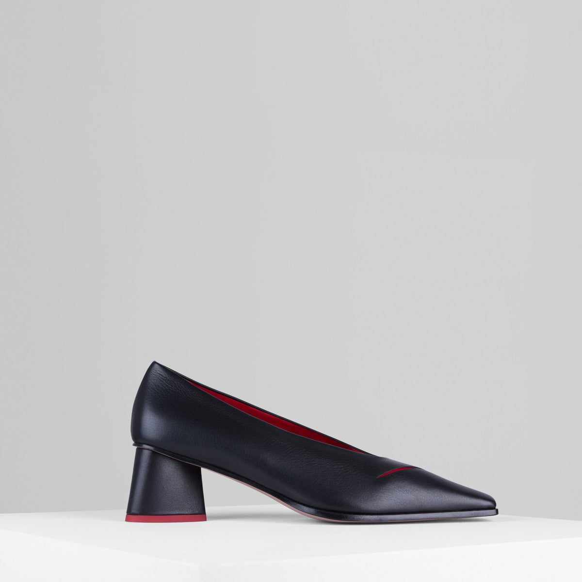 Carica l'immagine nel visualizzatore di Gallery, Spacco Pumps in Nero - SPACP1